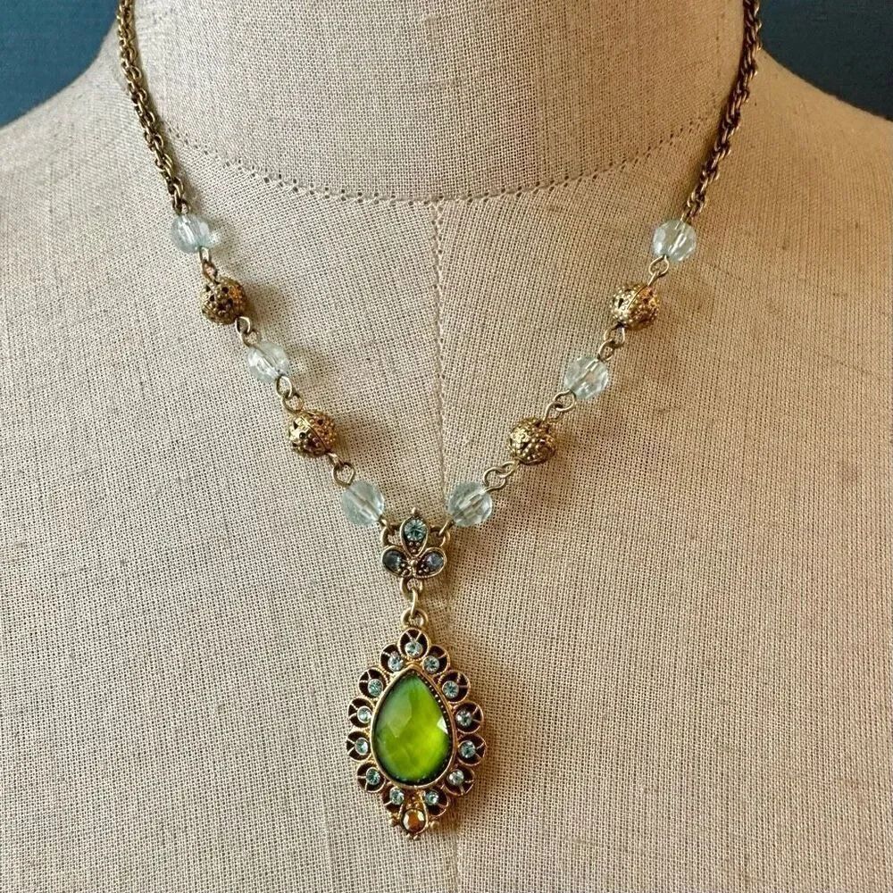 Vintage 1928 green teardrop pendant beaded Necklace